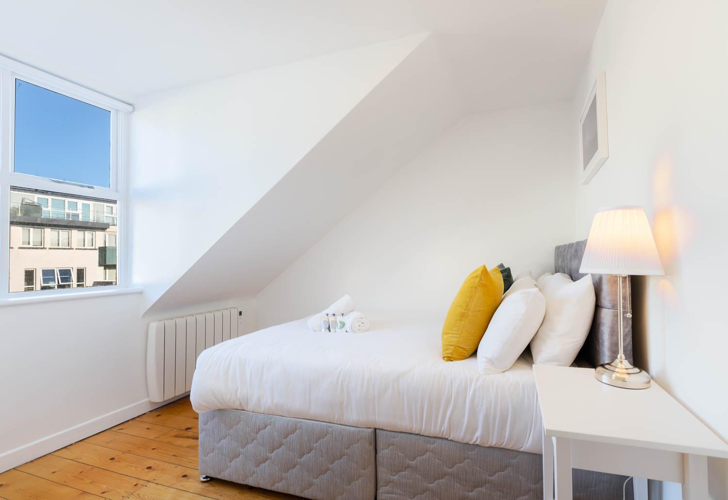 Modern Canal View Home, In City Centre, Sleeps 8 Galway Exterior foto